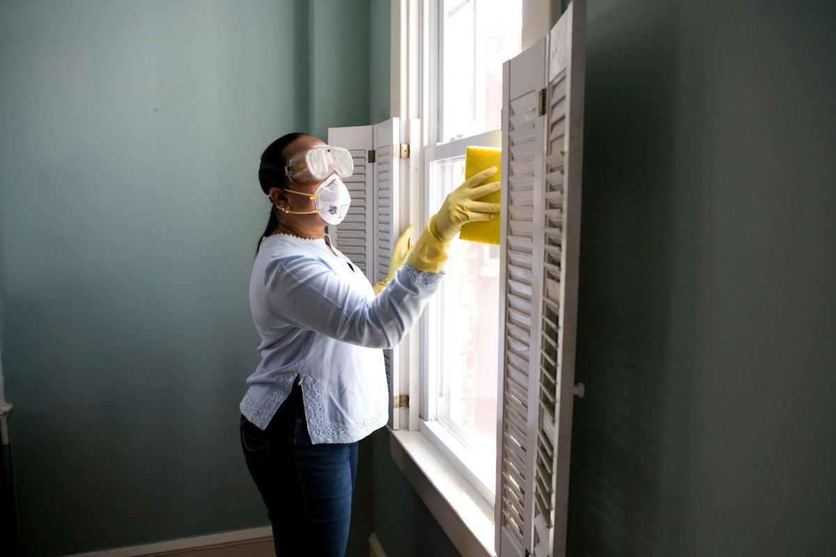 Home service professional at work (stock photo)